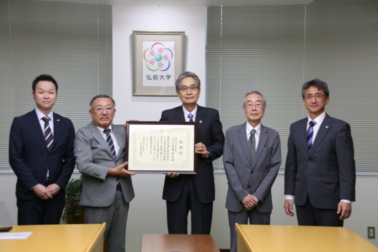 一丸ファルコス様 感謝状贈呈式の様子